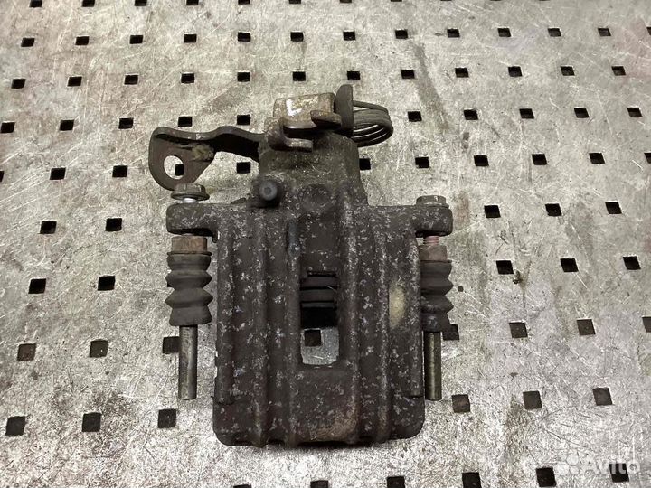 Суппорт задний левый Volkswagen Passat