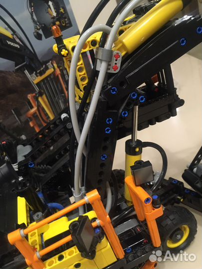 Lego technic 42053 Volvo экскаватор (оригинал)