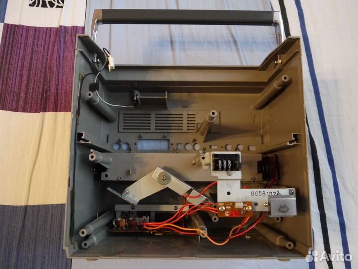 Задняя часть корпуса магнитолы JVC PC-200W