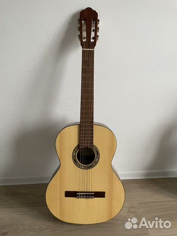 Классическая гитара Kremona