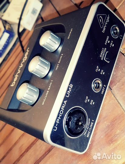 Внешняя звуковая карта behringer U-phoria UM2