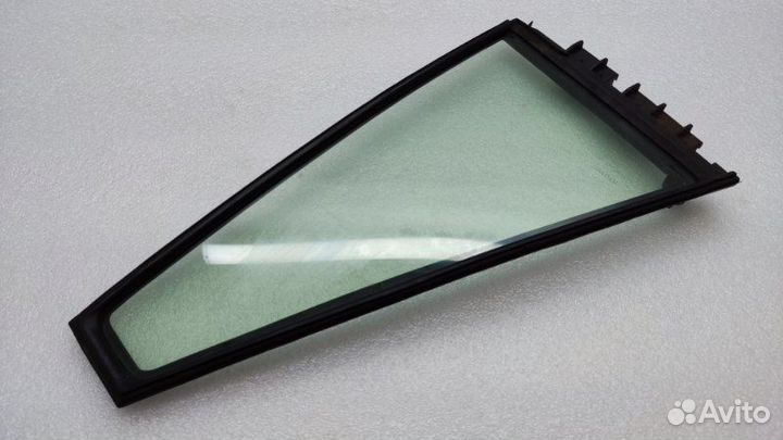Стекло двери (форточка) заднее правое Toyota Rav4