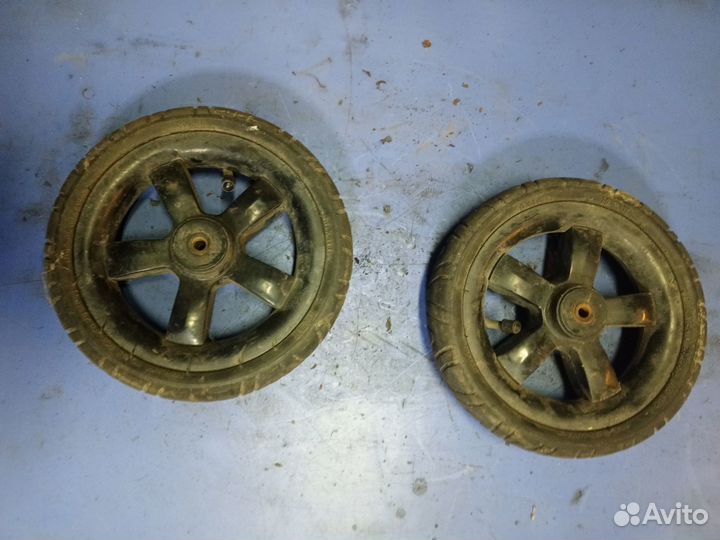 Колесо от детской коляски