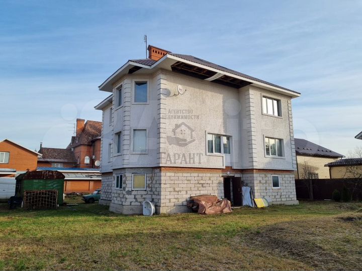 Коттедж 382 м² на участке 14 сот.