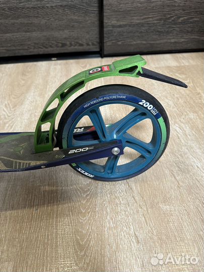 Самокат городской roces 200