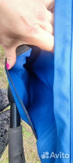 Всесезонная коляска синего цвета britax b-motion