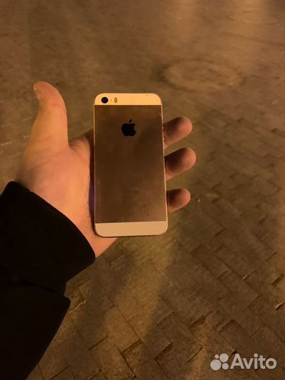 Телефон iPhone se 2016