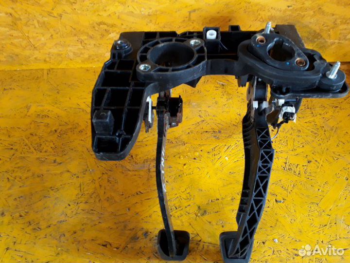 Педальный узел Opel Astra P10 1.6 A16XER 2012