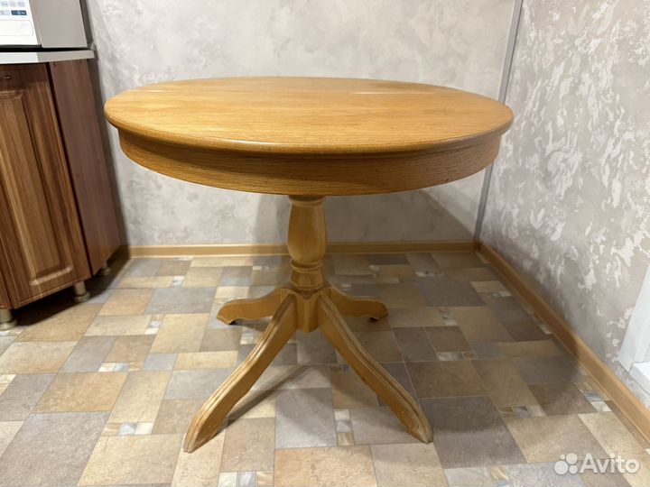 Стол со стульями из массива дерева