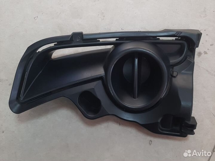 Заглушки птф фары в бампере левая и правая Toyotа