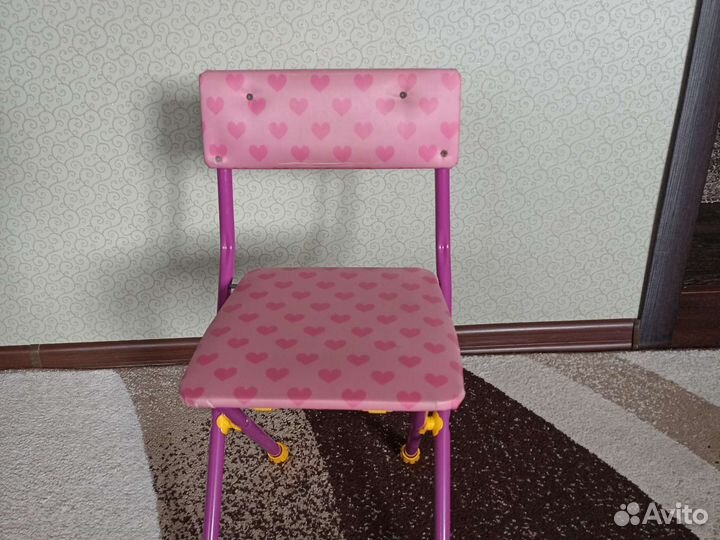 Детский письменный стол и стул