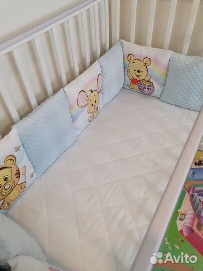Бортики и одеяло в детскую кроватку новые