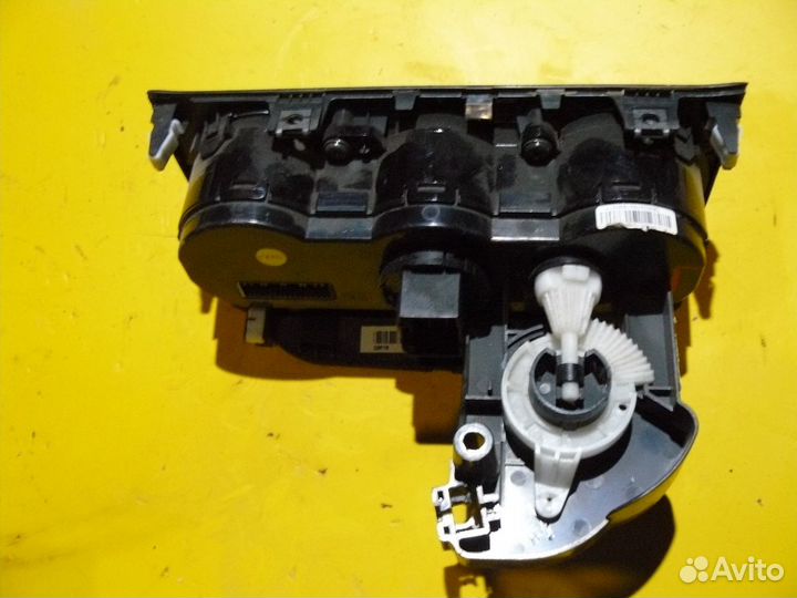 Блок управления отопителем для Kia Rio 2015г