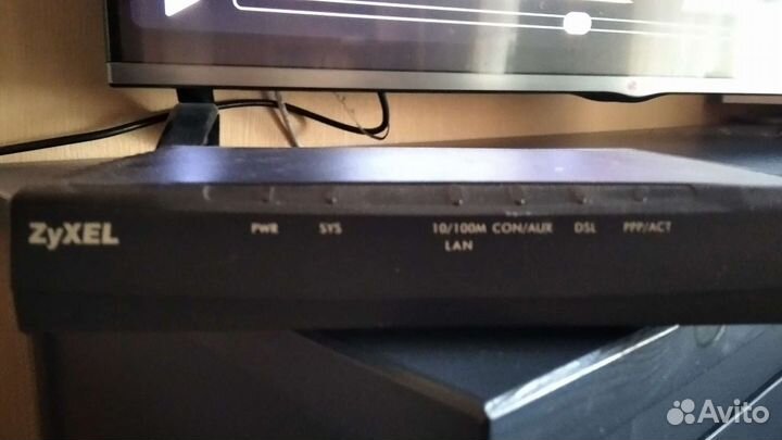 Коммутатор D -Link 420p.Новый Zyxsel 250p Б. У