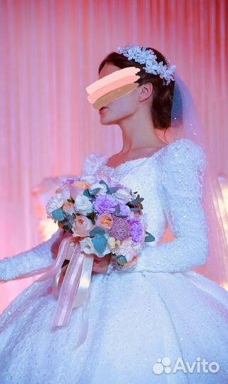 Свадебное платье со шлейфом