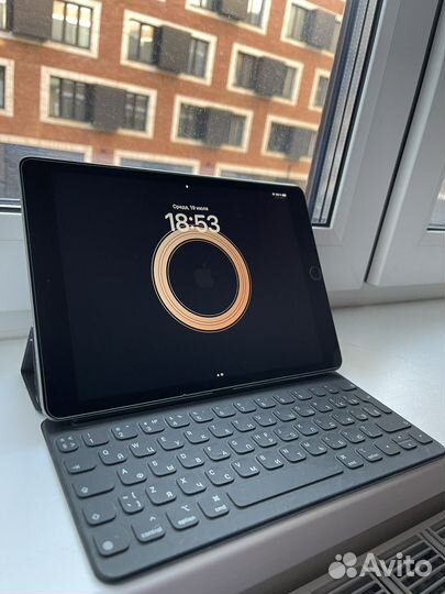 iPad 2020 и клавиатура Smart Keyboard Folio