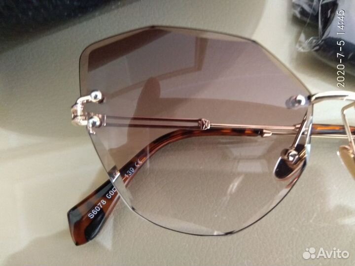 Очки солнцезащитные