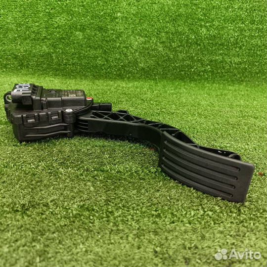 Педаль газа Ford Focus 2 2007 1804579