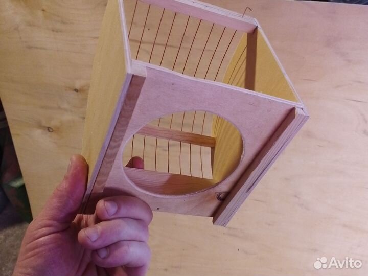 Под гнёстки для гнёзд для кинореев и попугаев