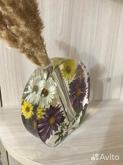 Ваза из эпоксидной смолы и сухоцветов