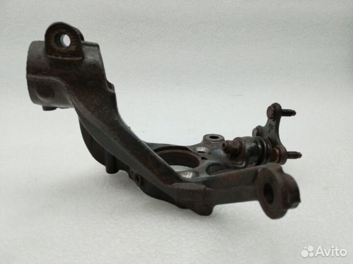 Кулак поворотный передний левый Skoda Octavia A7