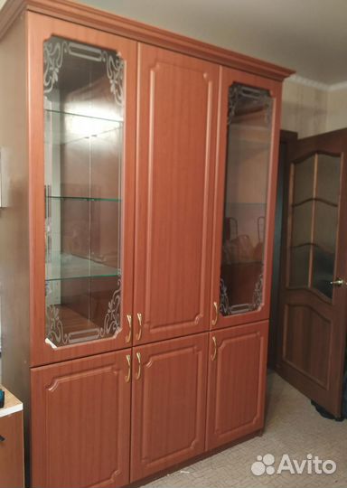 Шкаф сервант