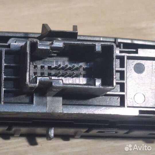 Кнопка аварийной сигнализации Peugeot 308