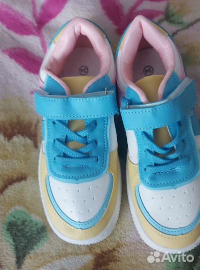 Детские кроссовки