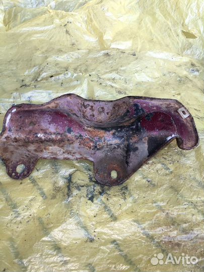 Кронштейн переднего бампера Mazda 626 GE 91-97 гг