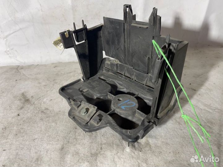 Крепление аккумулятора Volkswagen Golf 4 1J1 / 1J5