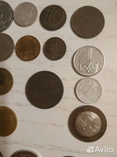 Лот монет иностранных монет и жетонов