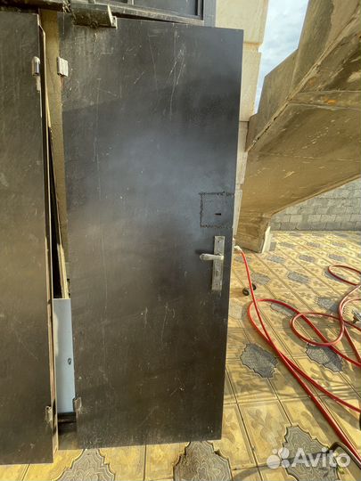 Железная дверь