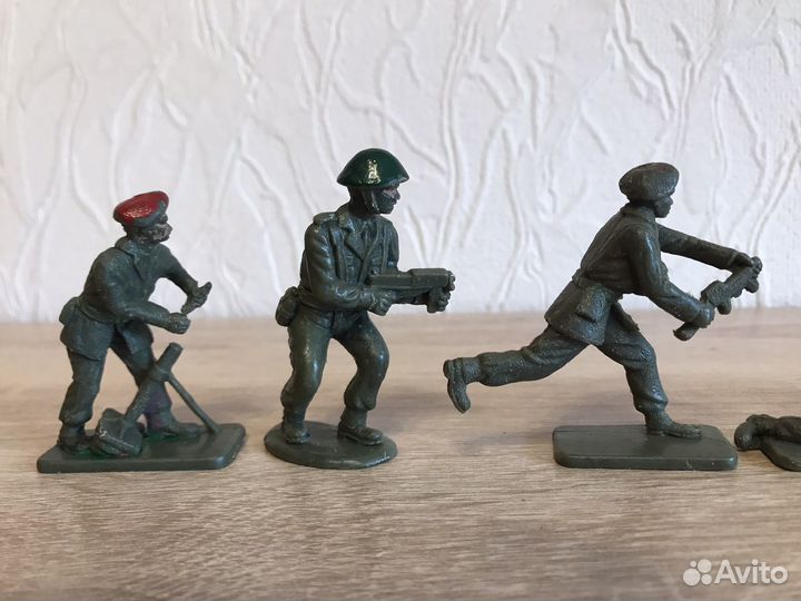 Солдатики. Пластик. Англия старые