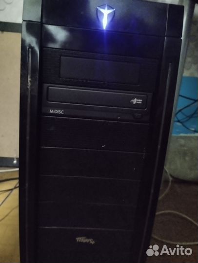 Игровой компьютер с монитором