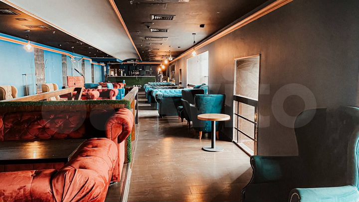 Помещение с антресолью, 367 м²