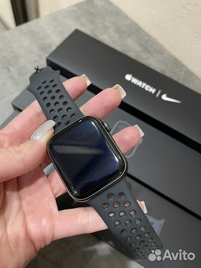 Apple watch se 44 mm nike