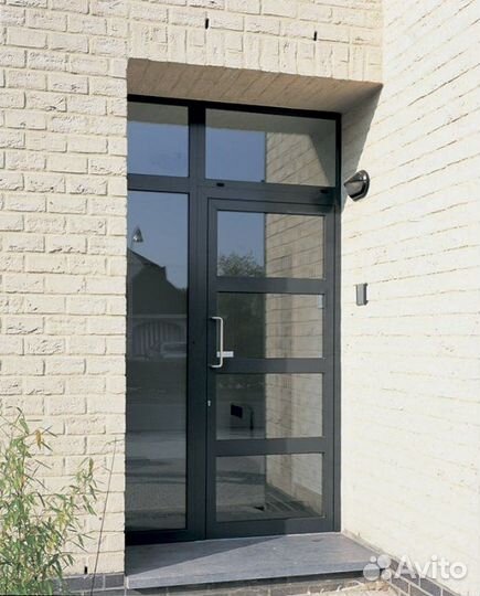 Алюминиевые входные двери тёплые