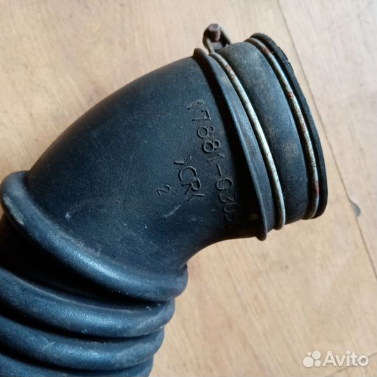 Патрубок воздушного фильтра Тойота Карина Е 2.0