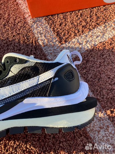 Кроссовки Nike Sacai X Vaporwaffle 'Black White'