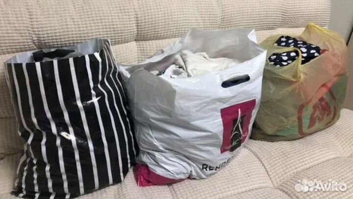 Три огромный пакета фирменной одежды 122-128
