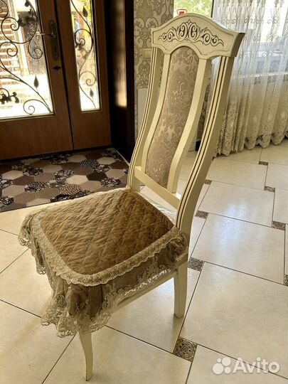 Стол со стульями