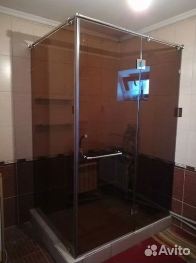 Стеклянное ограждение для душа