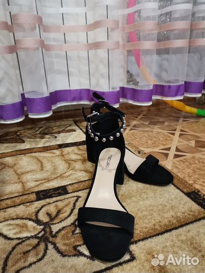 Продам босоножки