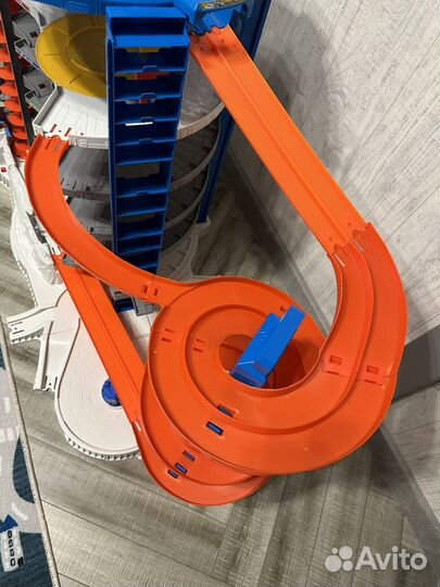 Игровой комплекс Hot Wheels Спергараж