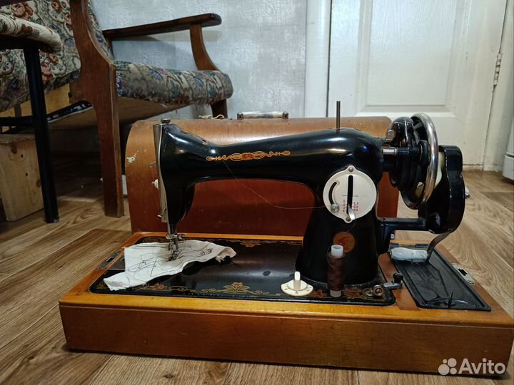 Швейная машина ручная