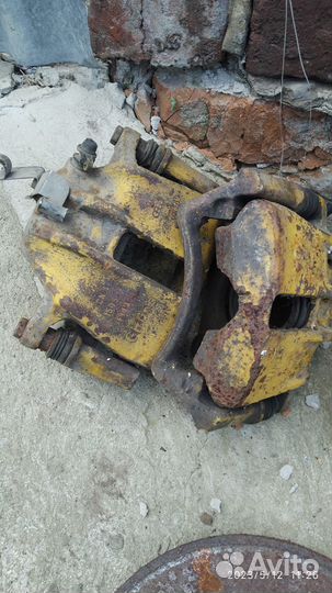 Суппорт тормозной audi 100 c3