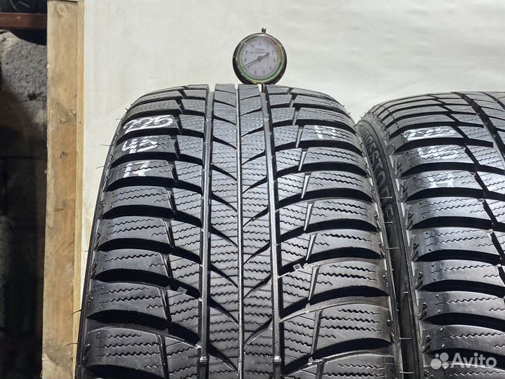 Bridgestone Blizzak LM-001 225/45 R17