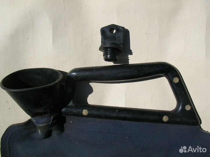 Бытовая ёмкость для воды сов.периода (обменяю)