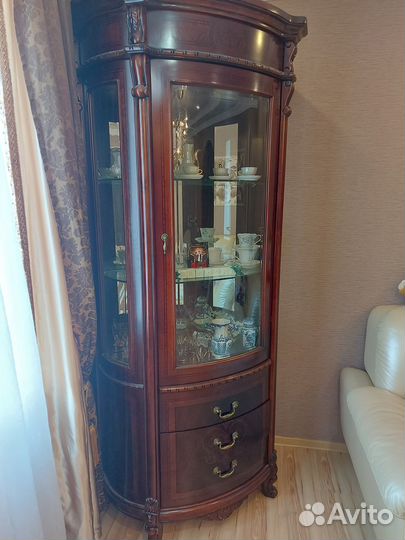 Витрина угловая