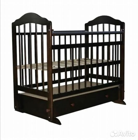 Детская кроватка с маятником и ящиком